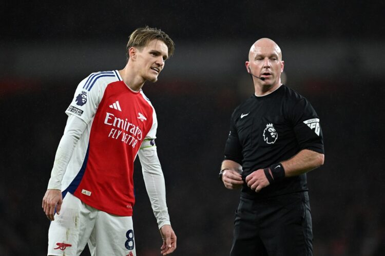 LONDON, ENGLAND: Martin Odegaard of Arsenal speaks with referee, Simon Hooper during the Premier League match between Arsenal FC and Nottingham For...