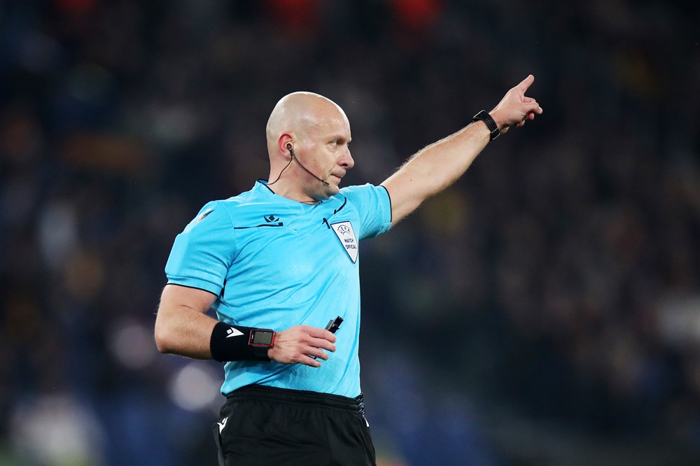 ROME, ITALY: Referee Szymon Marciniak gestures during the UEFA Europa League 2023/24 Quarter-Final second leg match between AS Roma and AC Milan at Stadio Olimpico on April 18, 2024. (Photo by Francesco Pecoraro - Paolo Bruno/Getty Images)