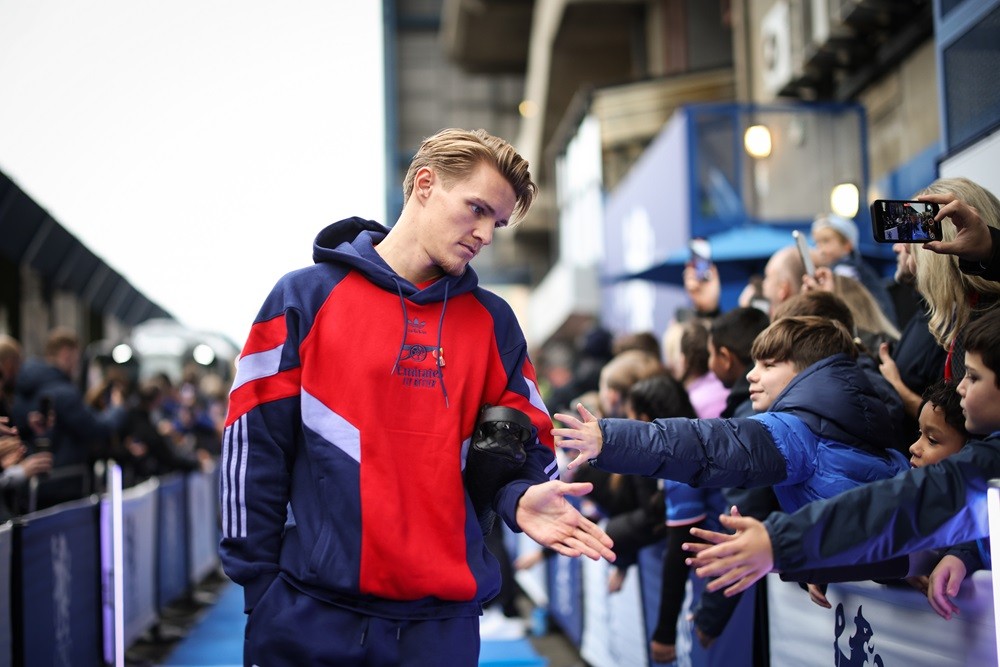 LONDON, ENGLAND: Martin Odegaard of Arsenal arrives prior to the Premier League match between Chelsea FC and Arsenal FC at Stamford Bridge on November 10, 2024. (Photo by Ryan Pierse/Getty Images)