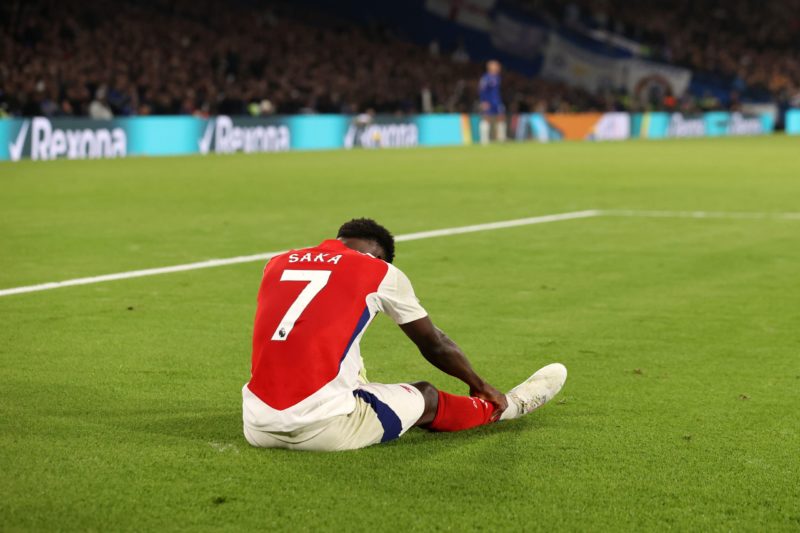 LONDON, ENGLAND - NOVEMBER 10: Bukayo Saka of Arsenal reacts after picking up an injury during the Premier League match between Chelsea FC and Arsenal FC at Stamford Bridge on November 10, 2024 in London, England. (Photo by Ryan Pierse/Getty Images)