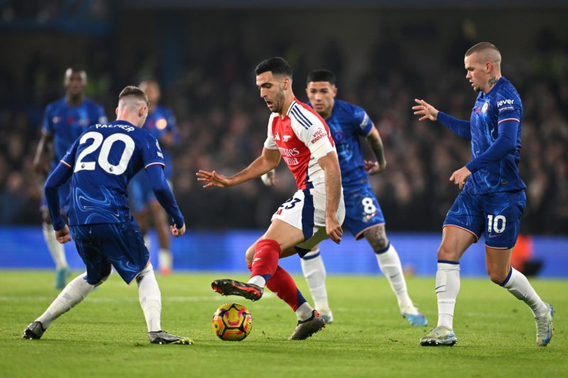 LONDON, ENGLAND - NOVEMBER 10: Mikel Merino of Arsenal is surrounded by Cole Palmer, Enzo Fernandez and Mykhaylo Mudryk of Chelsea during the Premi...