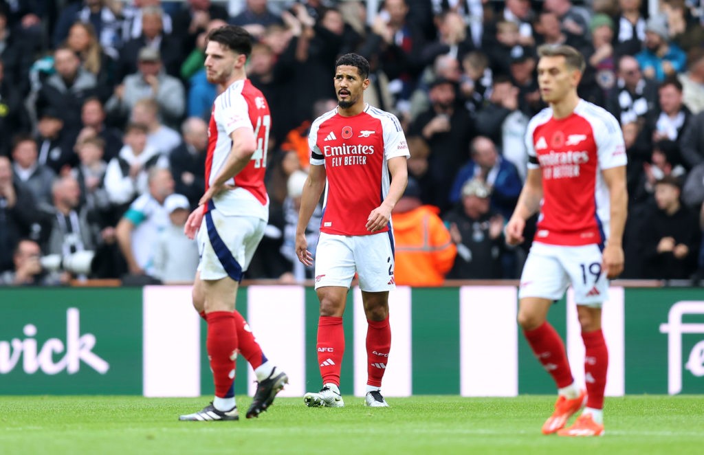 NEWCASTLE UPON TYNE, ENGLAND - NOVEMBER 02: William Saliba of Arsenal looks dejected after Alexander Isak of Newcastle United (not pictured) scores his team's first goal during the Premier League match between Newcastle United FC and Arsenal FC at St James' Park on November 02, 2024 in Newcastle upon Tyne, England. (Photo by George Wood/Getty Images)