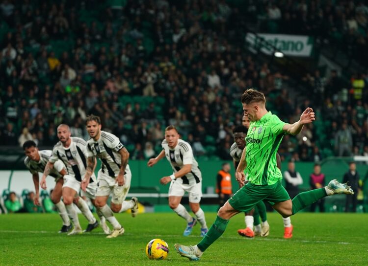 LISBON, PORTUGAL: Viktor Gyokeres of Sporting CP scores goal from the penalty spot during the Portuguese Cup match between Sporting CP and Amarante...