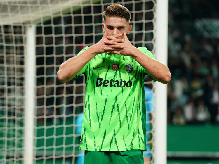 LISBON, PORTUGAL - NOVEMBER 22: Viktor Gyokeres of Sporting CP celebrates after scoring a goal during the Portuguese Cup match between Sporting CP ...