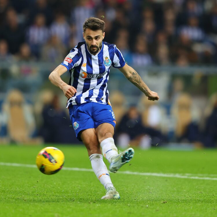 Fabio Vieira playing for FC Porto (Photo via Porto on Twitter)