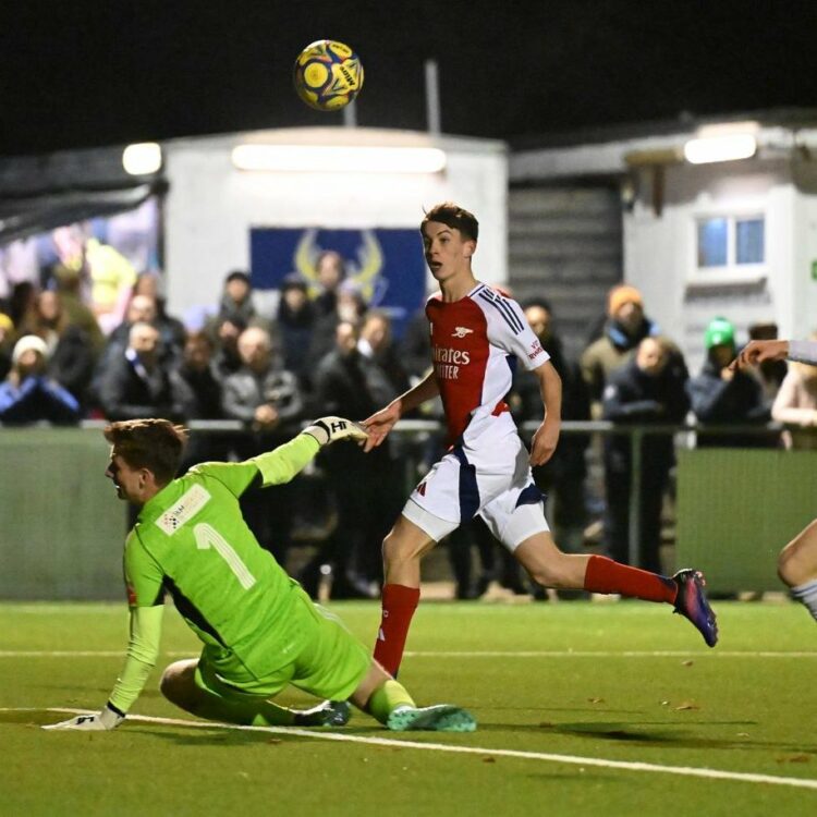 Dan Casey scores for the Arsenal u18s (Photo via Arsenal Academy on Twitter)