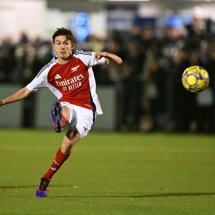 Dan Casey scores for the Arsenal u18s (Photo via Arsenal Academy on Twitter)