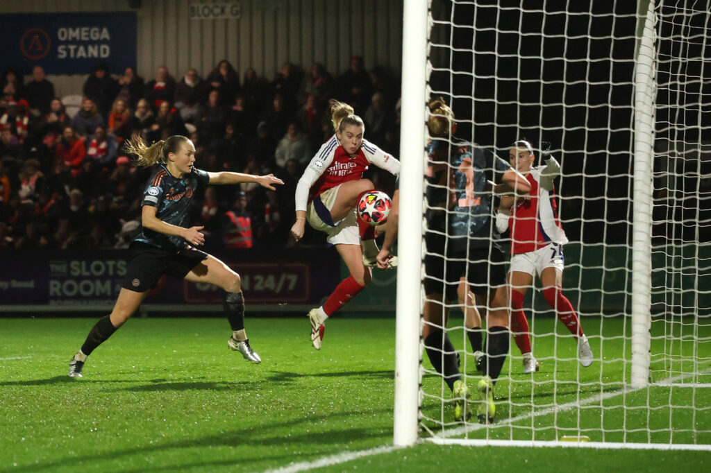 BOREHAMWOOD, ENGLAND - DECEMBER 18: Alessia Russo of Arsenal scores her team's second goal past Ena Mahmutovic of Bayern Munich during the UEFA Women's Champions League match between Arsenal FC and FC Bayern München at Meadow Park on December 18, 2024 in Borehamwood, England. (Photo by Richard Heathcote/Getty Images)