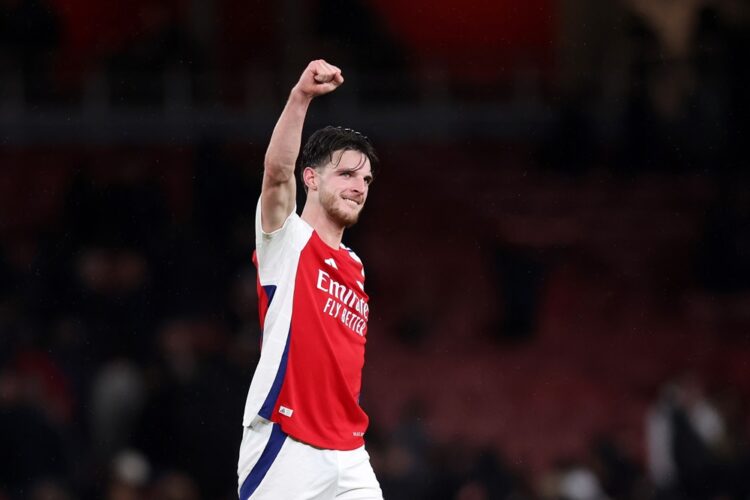 LONDON, ENGLAND: Declan Rice of Arsenal celebrates victory as he acknowledges the fans after the Premier League match between Arsenal FC and Manche...