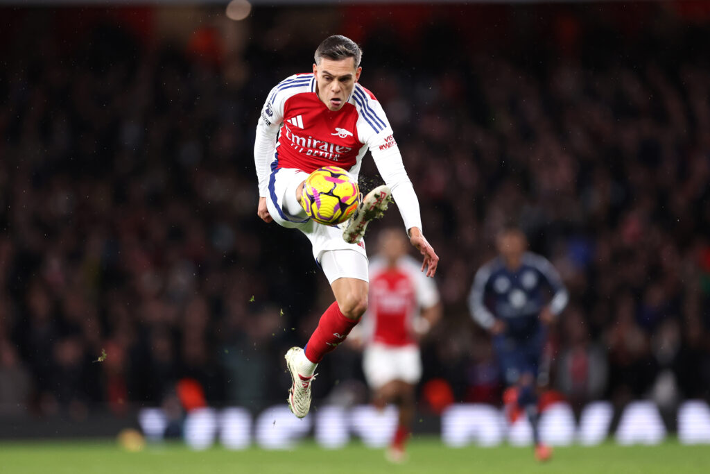 Winger wants 3-year Arsenal deal as talks continue 3 LONDON, ENGLAND - DECEMBER 04: Leandro Trossard of Arsenal controls the ball during the Premier League match between Arsenal FC and Manchester United FC at Emirates Stadium on December 04, 2024 in London, England. (Photo by Julian Finney/Getty Images)