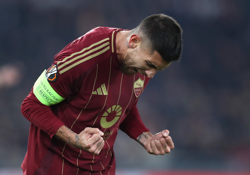 Arsenal interested in AS Roma midfielder 3 ROME, ITALY: Lorenzo Pellegrini of AS Roma celebrates scoring his team's first goal during the UEFA Europa League 2024/25 League Phase MD6 match between AS Roma and SC Braga at Stadio Olimpico on December 12, 2024. (Photo by Paolo Bruno/Getty Images)