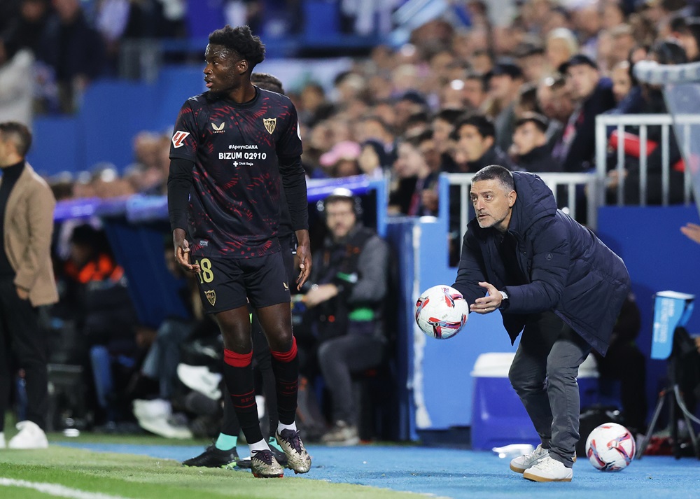 LEGANES, SPAIN: Garcia Pimienta, Head Coach of Sevilla FC, gives the ball to Lucien Agoume of Sevilla FC during the LaLiga match between CD Leganes and Sevilla FC at Estadio Municipal de Butarque on November 09, 2024. (Photo by Gonzalo Arroyo Moreno/Getty Images)