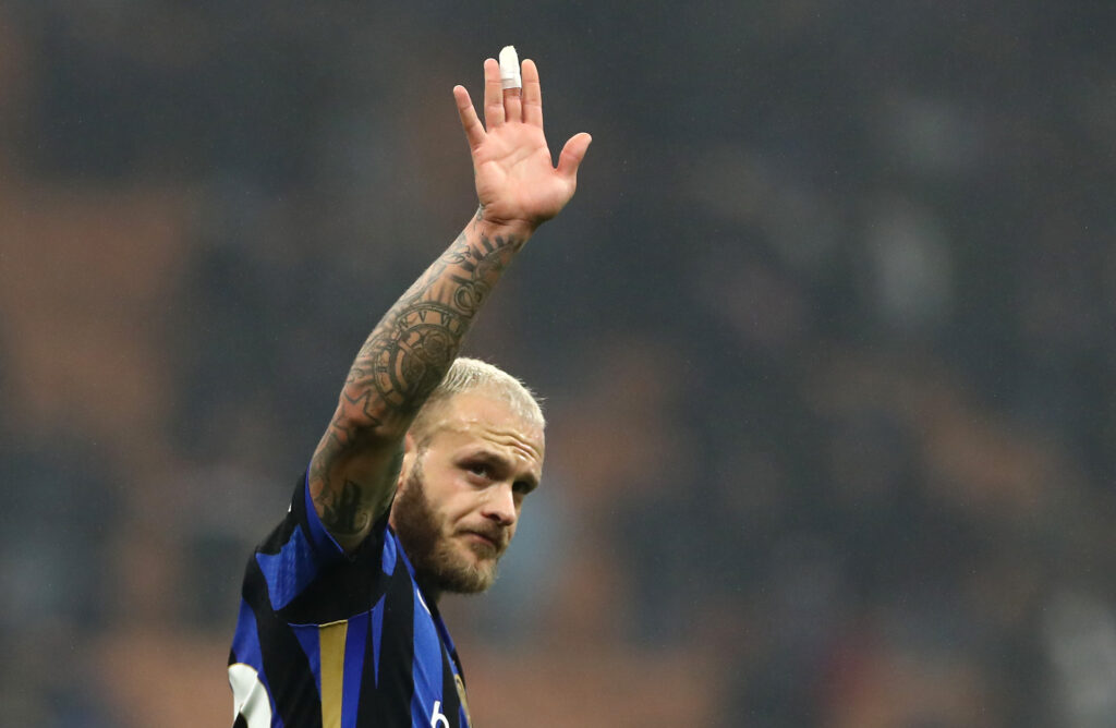 Inter Milan 27yo snubs Arsenal move again 4 MILAN, ITALY - NOVEMBER 26: Federico Dimarco of FC Internazionale shows appreciation to the fans at full-time following the team's victory in the UEFA Champions League 2024/25 League Phase MD5 match between FC Internazionale Milano and RB Leipzig at Stadio San Siro on November 26, 2024 in Milan, Italy. (Photo by Marco Luzzani/Getty Images)