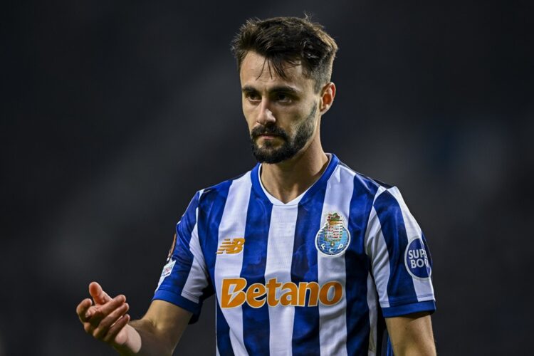 PORTO, PORTUGAL: Fábio Vieira of FC Porto looks on during the UEFA Europa League 2024/25 League Phase MD6 match between FC Porto and FC Midtjylland...