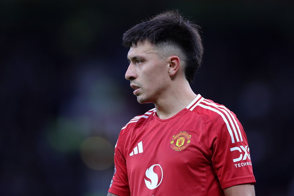2 Manchester United starters banned vs Arsenal 2 MANCHESTER, ENGLAND: Lisandro Martinez of Manchester United looks on during the Premier League match between Manchester United FC and Everton FC at Old Trafford on December 01, 2024. (Photo by Alex Livesey/Getty Images)