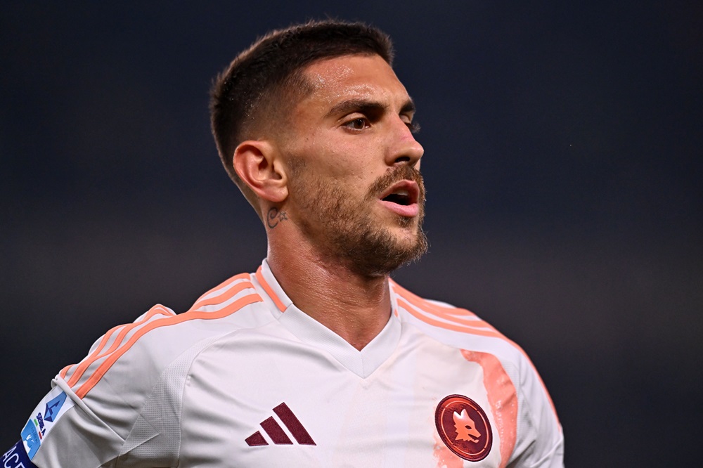 Arsenal interested in AS Roma midfielder 2 VERONA, ITALY: Lorenzo Pellegrini of AS Roma during the Serie A match between Verona and AS Roma at Stadio Marcantonio Bentegodi on November 03, 2024. (Photo by Alessandro Sabattini/Getty Images)