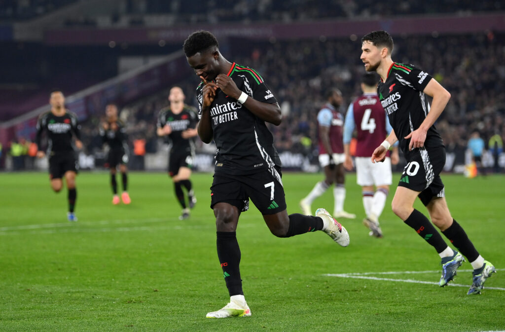 West Ham boss claims 2 Arsenal goals shouldn't have counted 2 LONDON, ENGLAND - NOVEMBER 30: Bukayo Saka of Arsenal celebrates scoring his team's fifth goal from a penalty kick during the Premier League match between West Ham United FC and Arsenal FC at London Stadium on November 30, 2024 in London, England. (Photo by Justin Setterfield/Getty Images)