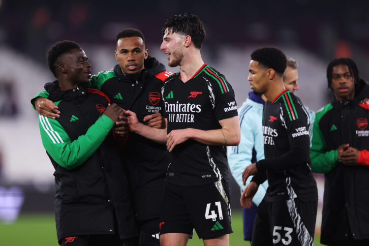 LONDON, ENGLAND - NOVEMBER 30: Declan Rice of Arsenal celebrates victory with teammates Bukayo Saka and Gabriel after the Premier League match betw...