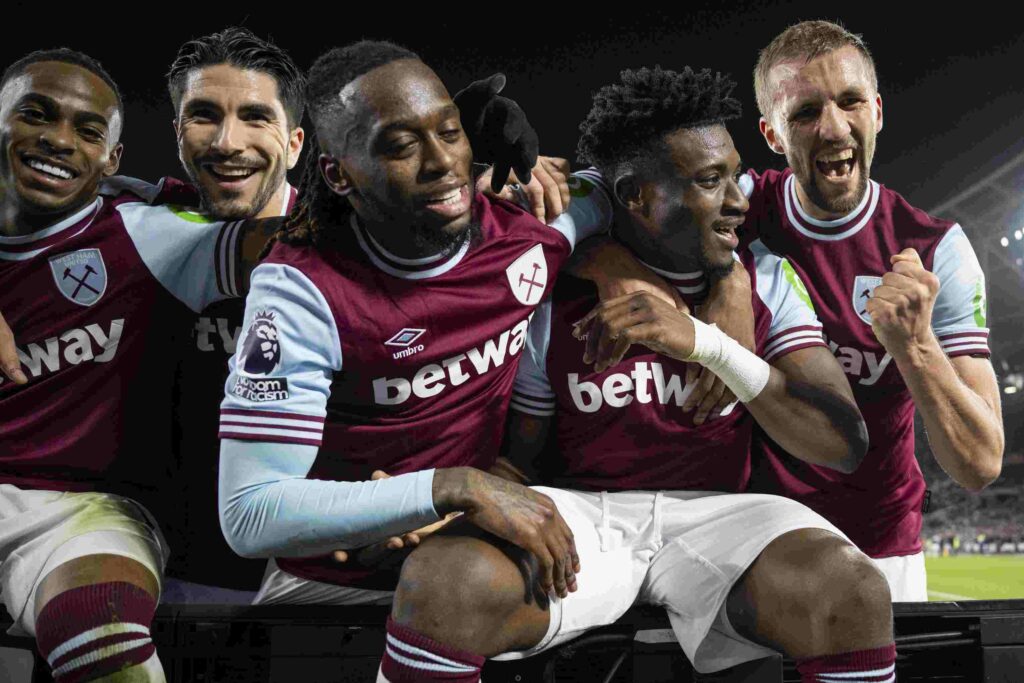 Arsenal show new summer interest in previous target 2 LONDON, ENGLAND - DECEMBER 09: Mohammed Kudus of West Ham United celebrates with teammates after scoring a goal that was later disallowed during the Premier League match between West Ham United FC and Wolverhampton Wanderers FC at London Stadium on December 09, 2024 in London, England. (Photo by Justin Setterfield/Getty Images)