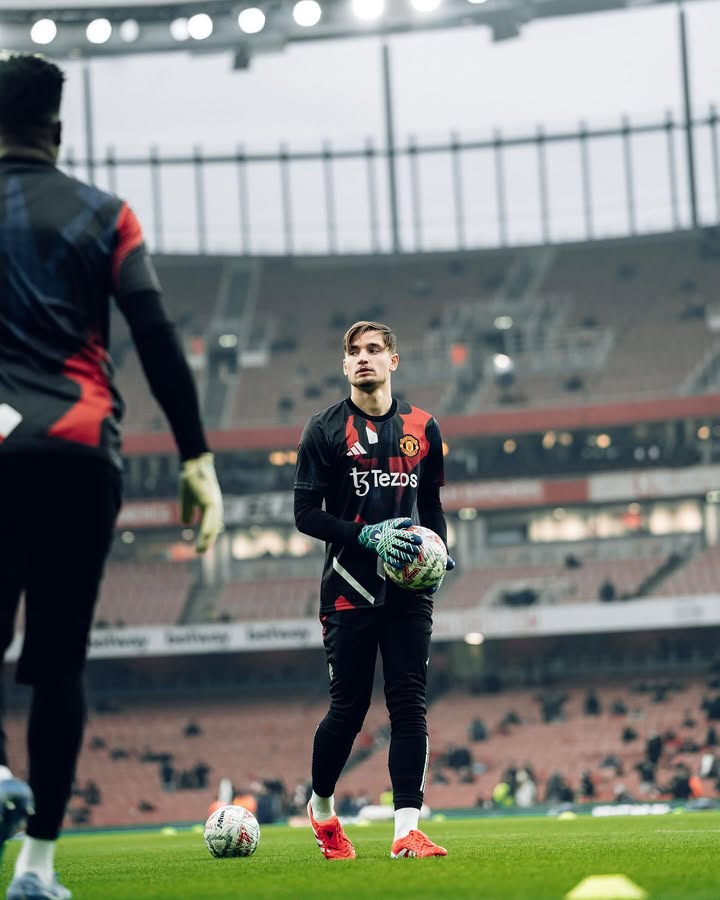 Hubert Graczyk with Manchester United at the Emirates Stadium (Photo via Graczyk on Instagram)