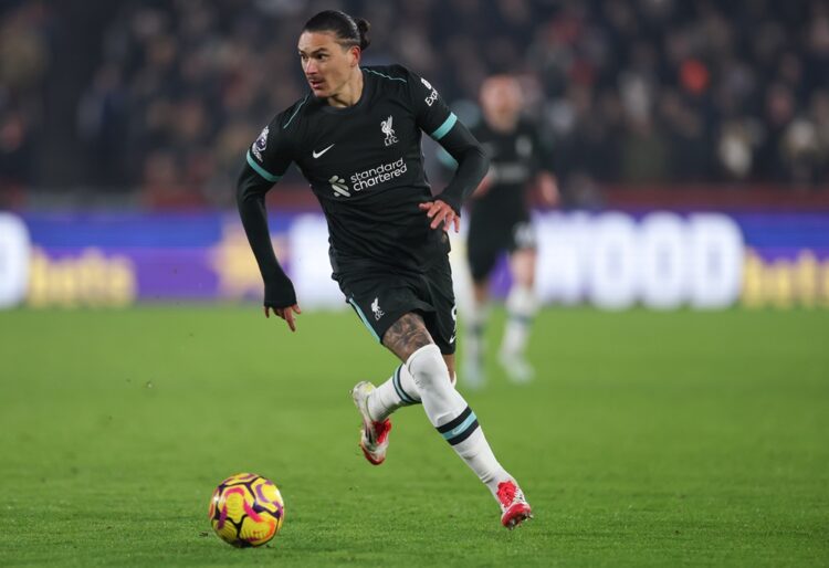 BRENTFORD, ENGLAND: Darwin Nunez of Liverpool controls the ball during the Premier League match between Brentford FC and Liverpool FC at Gtech Comm...