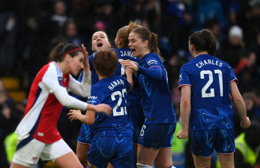 Slegers' unbeaten Arsenal run ends with defeat at Chelsea 2 LONDON, ENGLAND - JANUARY 26: Guro Reiten of Chelsea celebrates scoring her team's first goal with teammates during the Barclays Women's Super League match between Chelsea FC and Arsenal FC at Stamford Bridge on January 26, 2025 in London, England. (Photo by Alex Broadway/Getty Images)