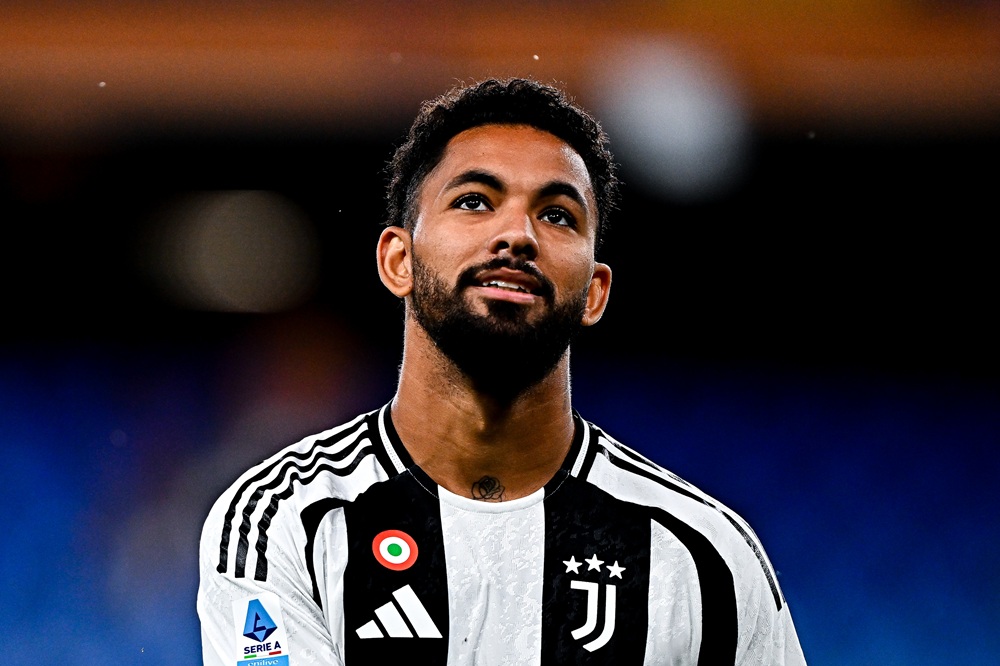 GENOA, ITALY: Douglas Luiz of Juventus looks on during the Serie A match between Genoa and Juventus at Stadio Luigi Ferraris on September 28, 2024. (Photo by Simone Arveda/Getty Images)