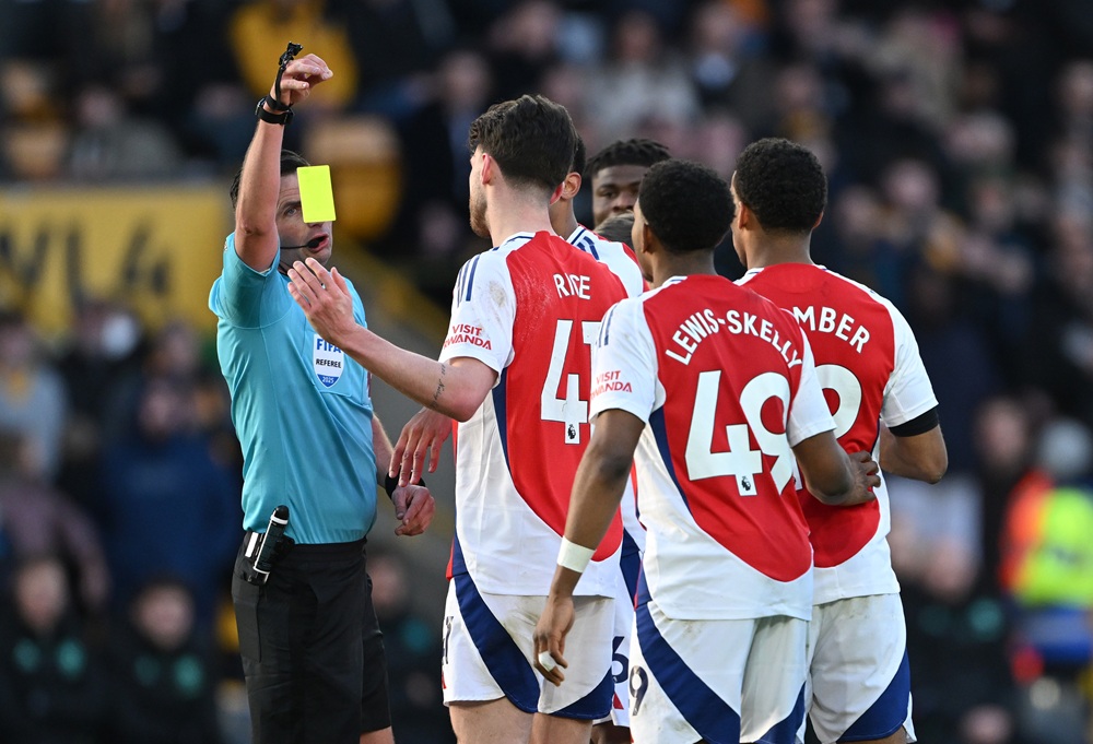 Myles Lewis-Skelly red card overturned after appeal 2 WOLVERHAMPTON, ENGLAND: Referee Michael Oliver drops a yellow card before showing Myles Lewis-Skelly of Arsenal a red card after he fouled Matt Doherty of Wolverhampton Wanderers (not pictured) during the Premier League match between Wolverhampton Wanderers FC and Arsenal FC at Molineux on January 25, 2025. (Photo by Shaun Botterill/Getty Images)