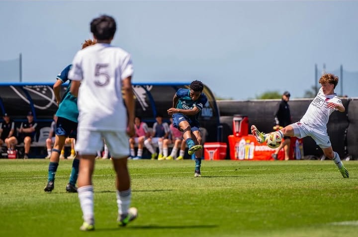Jayden Adetiba shoots at goal for the Arsenal academy (Photo via Adetiba on Instagram)