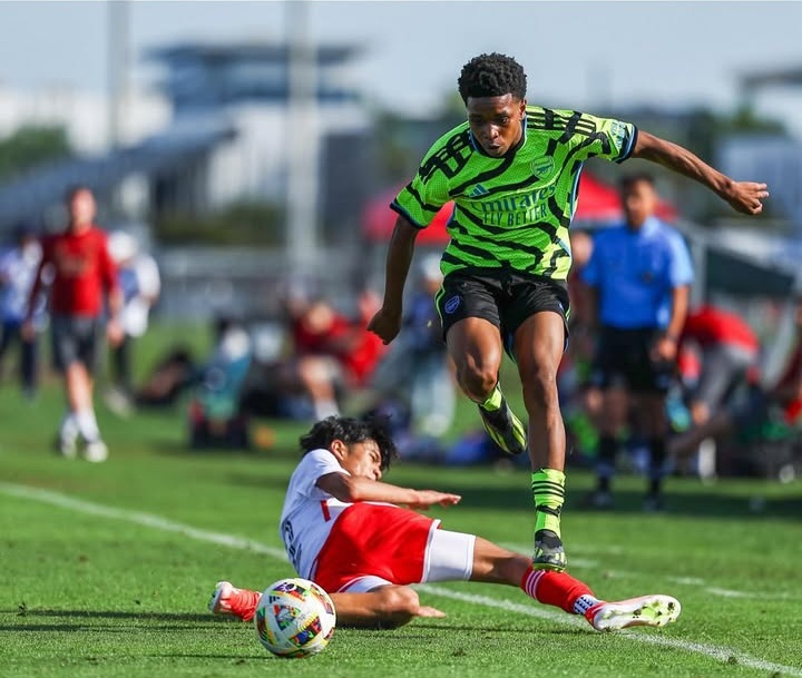 Jayden Adetiba hurdles a challenge whilst playing for the Arsenal academy (Photo via Adetiba on Instagram)