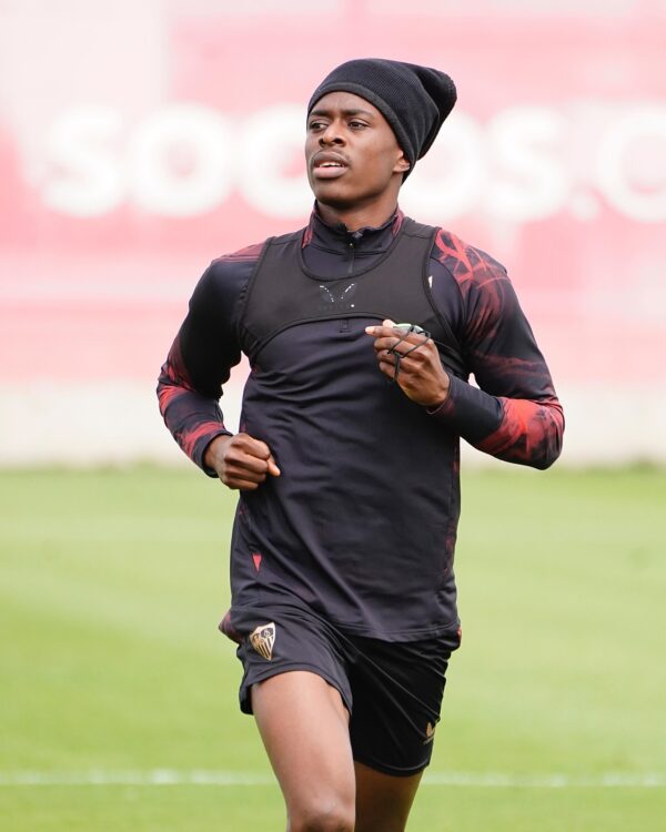 Albert Sambi Lokonga in training (Photo via Sevilla on Instagram)