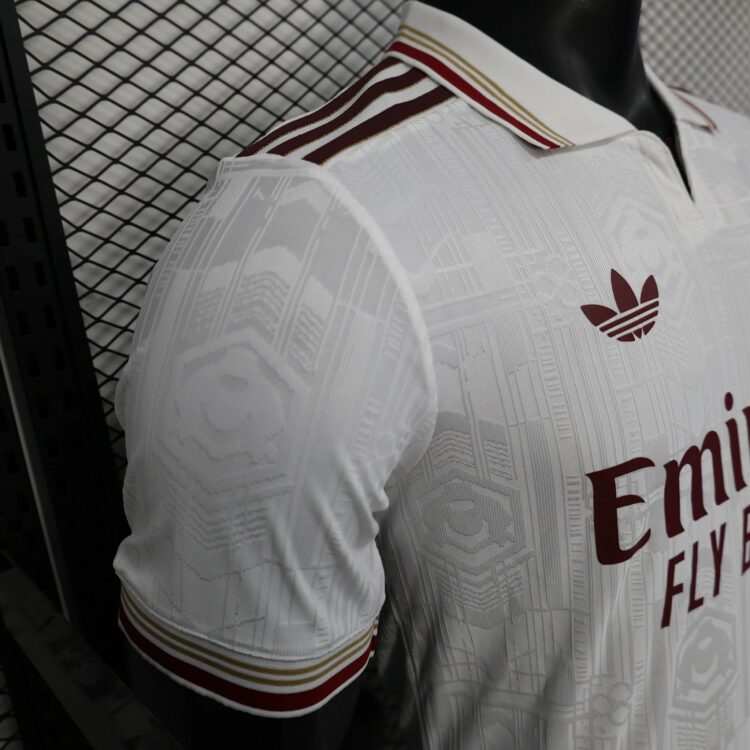 Leaked pictures of Arsenal's 2025/26 third kit (via @iemadAFC on Twitter)