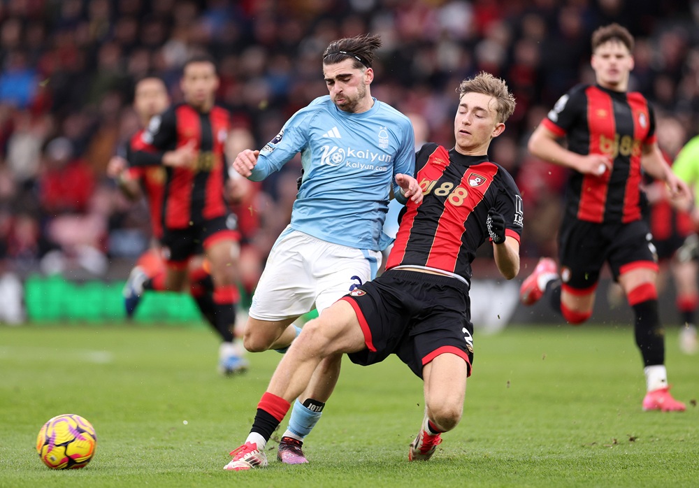 £50m release clause confirmed for Arsenal-linked teenager 3 BOURNEMOUTH, ENGLAND: Jota Silva of Nottingham Forest is tackled by Dean Huijsen of AFC Bournemouth during the Premier League match between AFC Bournemouth and Nottingham Forest FC at Vitality Stadium on January 25, 2025. (Photo by Warren Little/Getty Images)