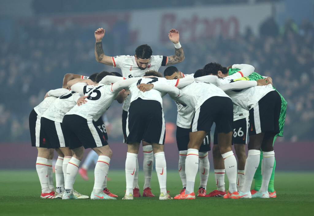 BIRMINGHAM, ENGLAND - FEBRUARY 19: Players of Liverpool huddle prior to the Premier League match between Aston Villa FC and Liverpool FC at Villa Park on February 19, 2025 in Birmingham, England. (Photo by Dan Istitene/Getty Images)