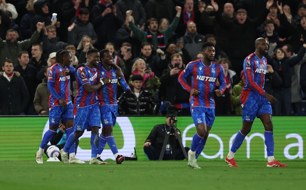 LONDON, ENGLAND: Eddie Nketiah of Crystal Palace celebrates scoring his team's fourth goal with teammates during the Premier League match between Crystal Palace FC and Aston Villa FC at Selhurst Park on February 25, 2025. (Photo by Eddie Keogh/Getty Images)