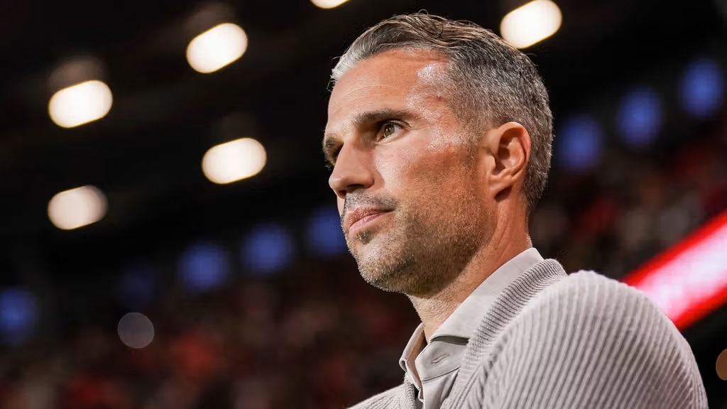 Van Persie shares what Wenger said to him after Feyenoord move 2 Robin van Persie working as a manager (Photo via Feyenoord.com)