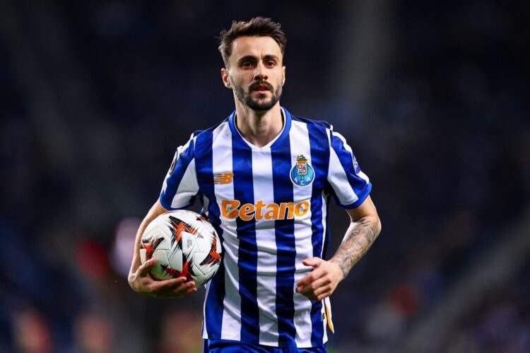 PORTO, PORTUGAL: Fabio Vieira of FC Porto gestures with the ball during the UEFA Europa League 2024/25 League Phase MD7 match between FC Porto and ...