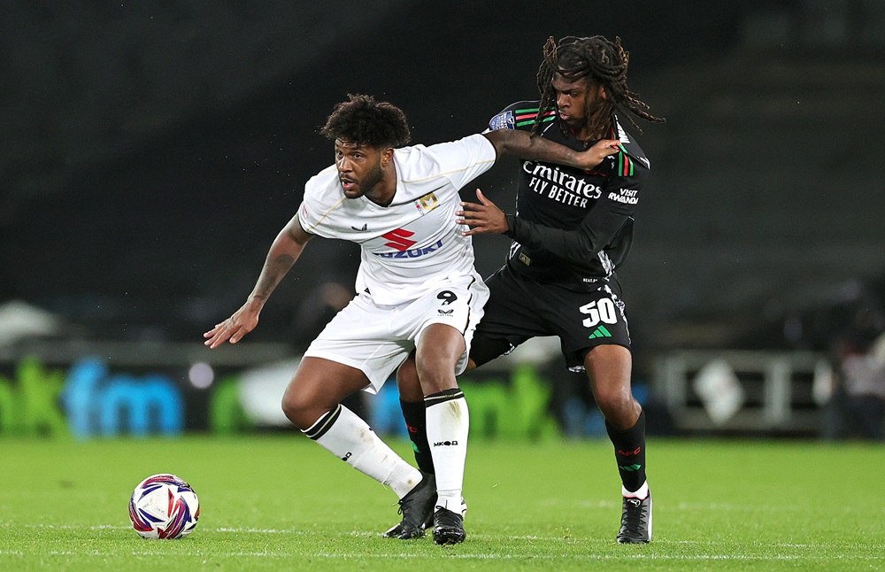 Arsenal 21yo completes transfer to MLS 2 MILTON KEYNES, ENGLAND: Ellis Harrison of Milton Keynes Dons holds off Zane Monlouis during the Bristol Street Motors Trophy match between Milton Keynes Dons and Arsenal U21 at Stadium mk on October 08, 2024. (Photo by David Rogers/Getty Images)