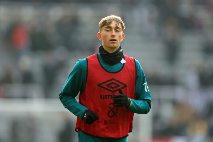 NEWCASTLE UPON TYNE, ENGLAND: Dean Huijsen of AFC Bournemouth warms up prior to the Premier League match between Newcastle United FC and AFC Bourne...