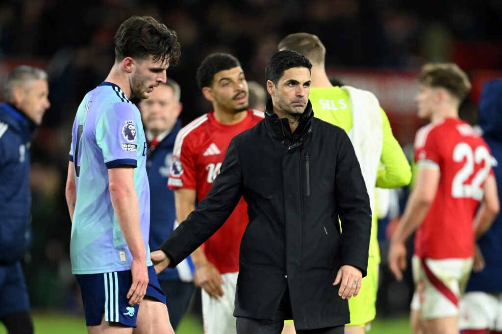 NOTTINGHAM, ENGLAND - FEBRUARY 26: Mikel Arteta, Manager of Arsenal, consoles Declan Rice of Arsenal after the draw in the Premier League match between Nottingham Forest FC and Arsenal FC at City Ground on February 26, 2025 in Nottingham, England. (Photo by Michael Regan/Getty Images)