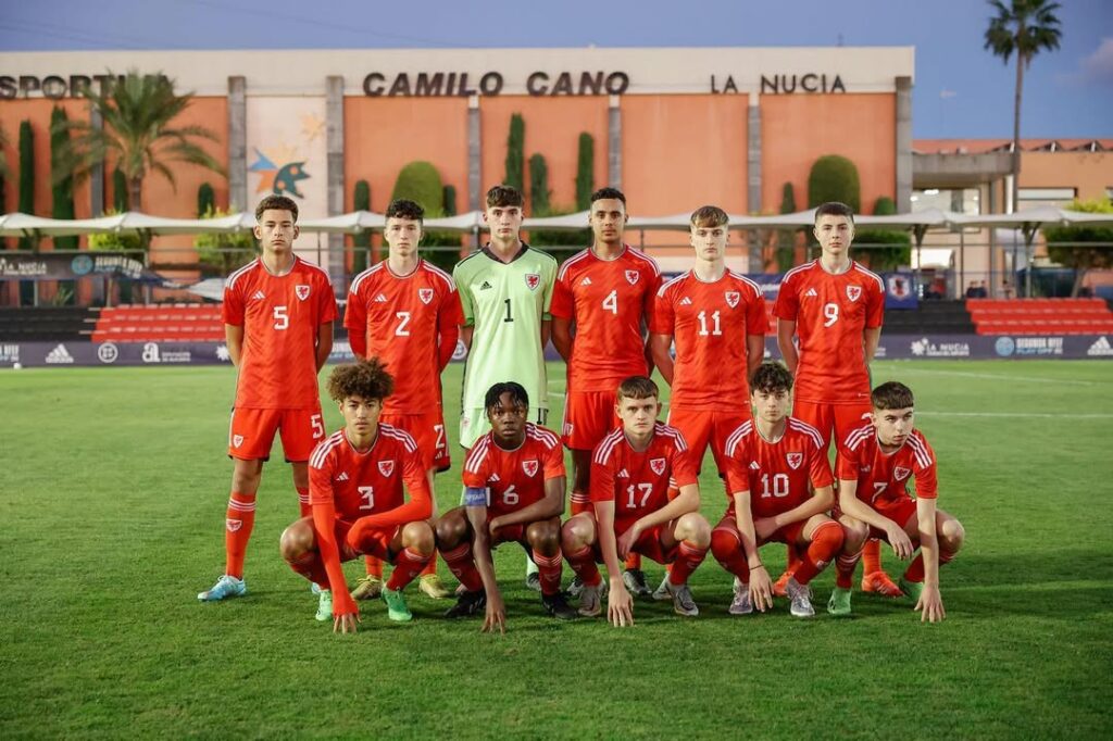 Jaiden Owen (bottom left) ahead of a game for the Wales u16s (Photo via Owen on Instagram)