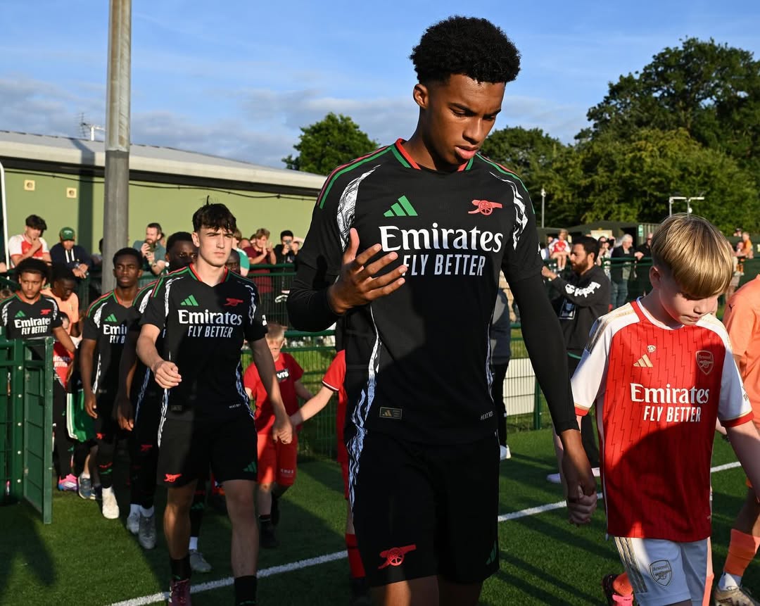 Zac Shuaib with the Arsenal academy (Photo via Shuaib on Instagram)