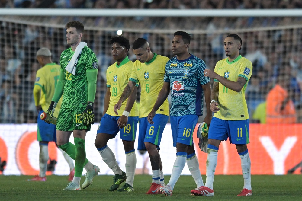 BUENOS AIRES, ARGENTINA: Bento, Endrick, Guilherme Aranam Guilherme Arana, Alex Sandro and Raphinha of Brazil react after the team's defeat in the South of American FIFA World Cup 2026 Qualifier between Argentina and Brazil at Estadio Más Monumental Antonio Vespucio Liberti on March 25, 2025. (Photo by Marcelo Endelli/Getty Images)