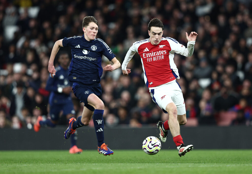 Arsenal confirm another new contract for midfield youngster 2 LONDON, ENGLAND - FEBRUARY 28: Louis Copley of Arsenal controls the ball whilst under pressure from Danny Armer of Manchester United during the FA Youth Cup Quarter Final match between Arsenal U18 and Manchester United U18 at Emirates Stadium on February 28, 2025 in London, England. (Photo by James Fearn/Getty Images)