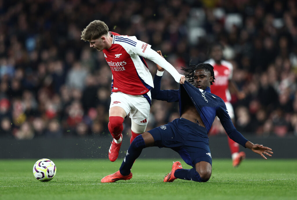 LONDON, ENGLAND - FEBRUARY 28: Ceadach O’Neill of Arsenal is challenged by Jaydan Kamason of Manchester United during the FA Youth Cup Quarter Final match between Arsenal U18 and Manchester United U18 at Emirates Stadium on February 28, 2025 in London, England. (Photo by James Fearn/Getty Images)