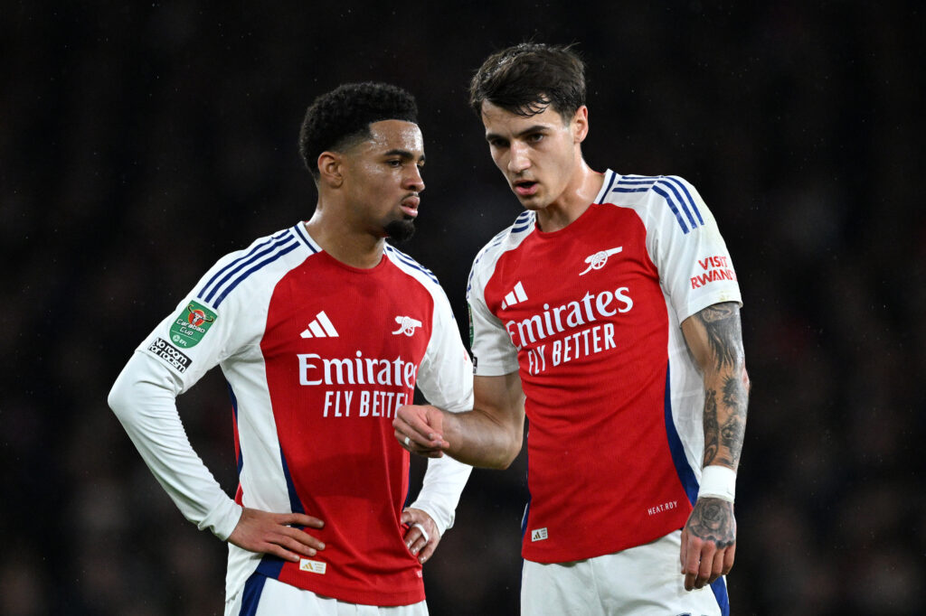 Polish report: Kiwior being held hostage by Arsenal 3 LONDON, ENGLAND - DECEMBER 18: Ethan Nwaneri of Arsenal and Jakub Kiwior of Arsenal speak during the Carabao Cup Quarter Final match between Arsenal and Crystal Palace at Emirates Stadium on December 18, 2024 in London, England. (Photo by Justin Setterfield/Getty Images)
