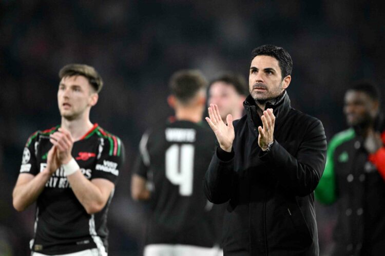EINDHOVEN, NETHERLANDS - MARCH 04: Mikel Arteta, Manager of Arsenal, acknowledges the fans after the UEFA Champions League 2024/25 UEFA Champions L...