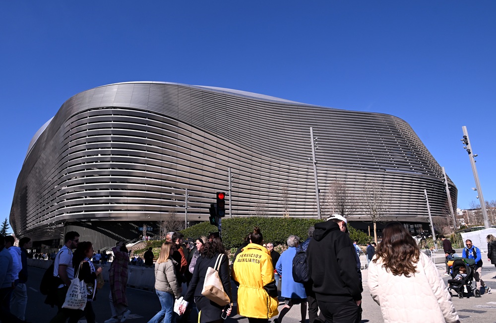 Real Madrid set ticket-price record for Arsenal game 4 MADRID, SPAIN: A general view outside the stadium as fans arrive prior to the LaLiga match between Real Madrid CF and Girona FC at Estadio Santiago Bernabeu on February 23, 2025. (Photo by Denis Doyle/Getty Images)