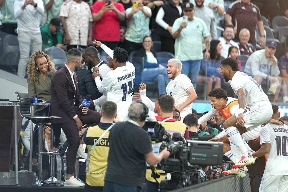 "You're my idol": Striker celebrates goal with Thierry Henry 2 INGLEWOOD, CALIFORNIA: Cecilio Waterman #18 of Panama celebrates by jumping the barrier to the broadcast stage against the United States during the second half of a CONCACAF Nations League semifinal match at SoFi Stadium on March 20, 2025. (Photo by Michael Owens/Getty Images)
