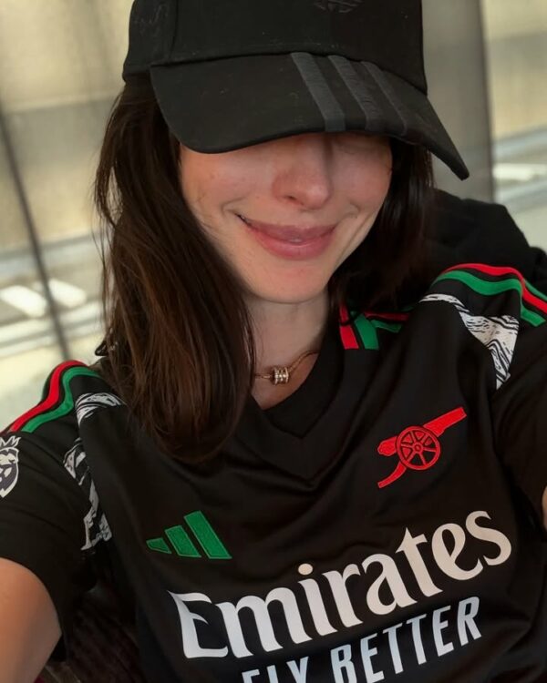 Anne Hathaway pictured wearing an Arsenal shirt (Photo via @AnneHathaway on Instagram)